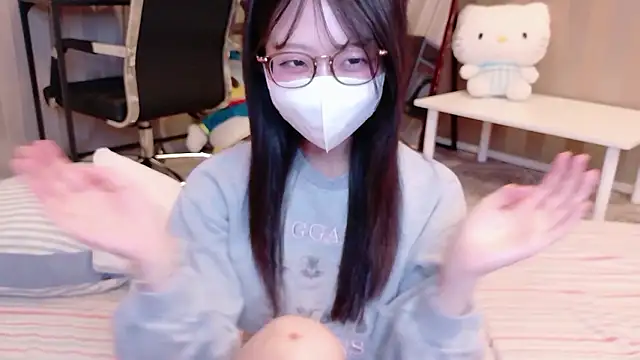 Snapshot of OSUSHI-CHAN chatting on 06/08/26, 05:02 OSUSHI-CHAN online show from 06/08/26, 05:02