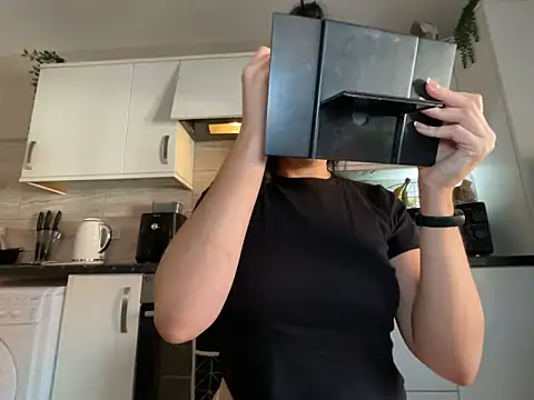 FrancescaXO online show from 03/11/26, 08:41