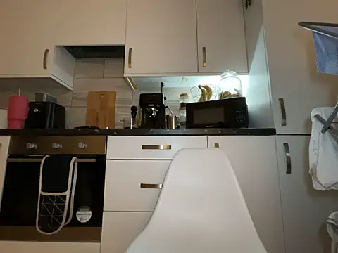 FrancescaXO online show from 11/30/25, 06:25