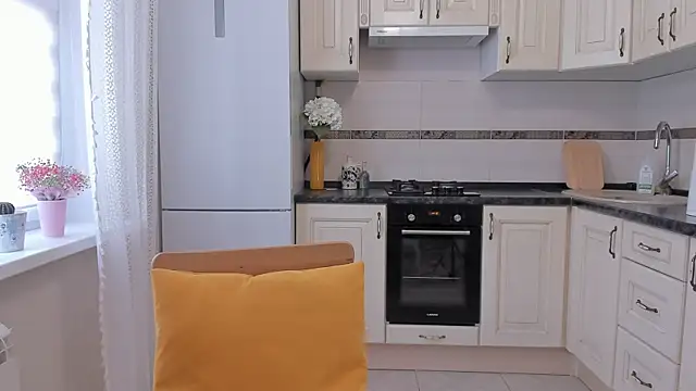 GoodGlamorGirl online show from 04/14/26, 04:28