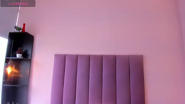 Snapshot of violet_myerrs chatting on 12/19/25, 02:41 violet myerrs online show from 12/19/25, 02:41