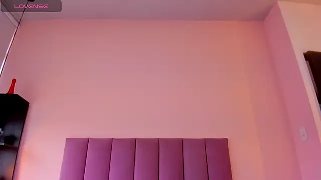 Snapshot of violet_myerrs chatting on 12/22/25, 02:39 violet myerrs online show from 12/22/25, 02:39