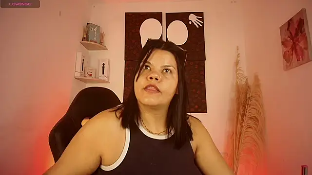 Snapshot of Iamlola_ chatting on 11/16/25, 03:55 Iamlola online show from 11/16/25, 03:55