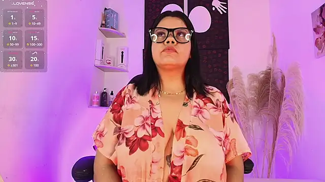 Snapshot of Iamlola_ chatting on 11/25/25, 08:53 Iamlola online show from 11/25/25, 08:53