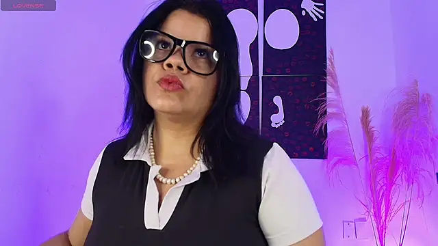 Snapshot of Iamlola_ chatting on 10/16/25, 09:12 Iamlola online show from 10/16/25, 09:12
