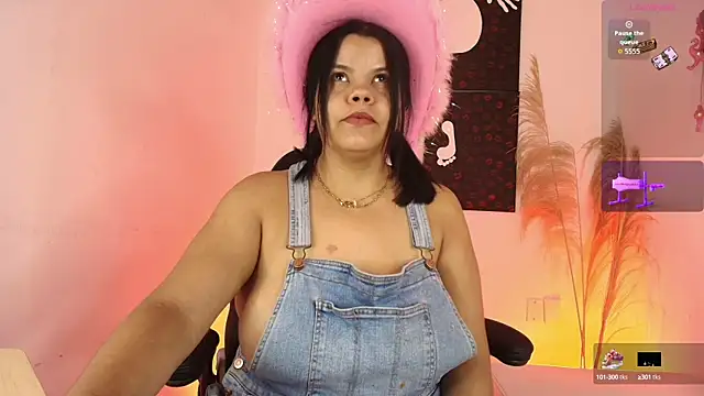 Snapshot of Iamlola_ chatting on 09/27/25, 03:45 Iamlola online show from 09/27/25, 03:45