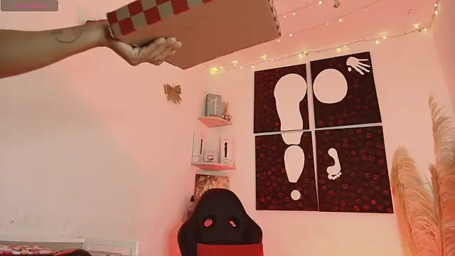 Snapshot of Iamlola_ chatting on 01/18/26, 04:05 Iamlola online show from 01/18/26, 04:05