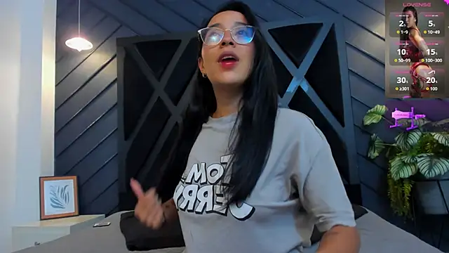 zoe martins  online show from 10/07/25, 05:25