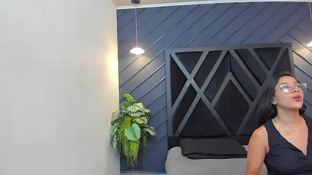 zoe martins  online show from 09/18/25, 05:16