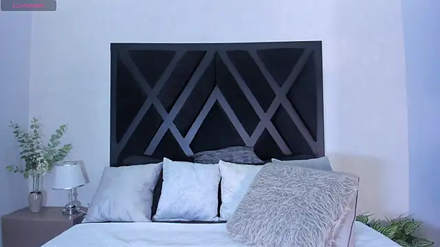 zoe martins  online show from 05/28/26, 05:41