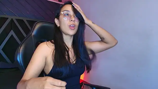 zoe martins  online show from 04/13/26, 05:17