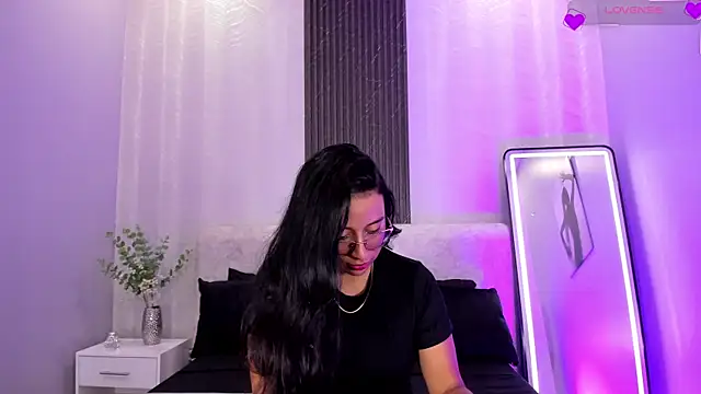 Snapshot of zoe_martins_ chatting on 07/17/26, 05:32 zoe martins online show from 07/17/26, 05:32