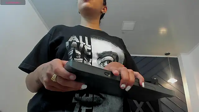 zoe martins  online show from 09/08/25, 05:12