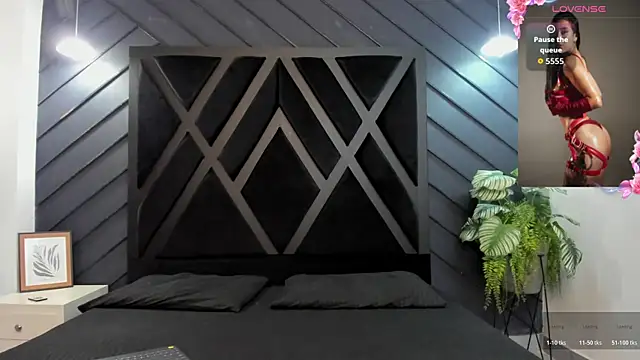 zoe martins  online show from 11/28/25, 05:24