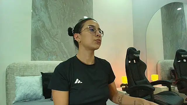 zoe martins  online show from 05/19/26, 05:42