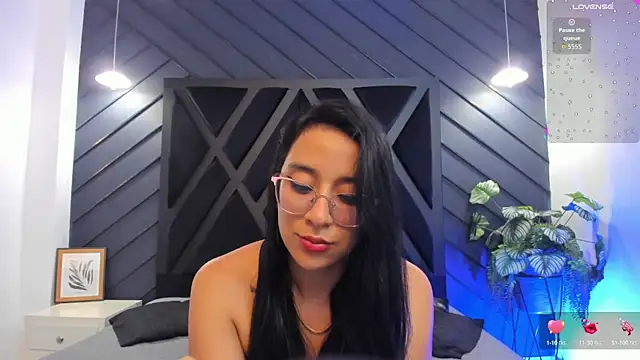 zoe martins  online show from 09/30/25, 05:30