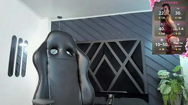 zoe martins  online show from 11/29/25, 05:35