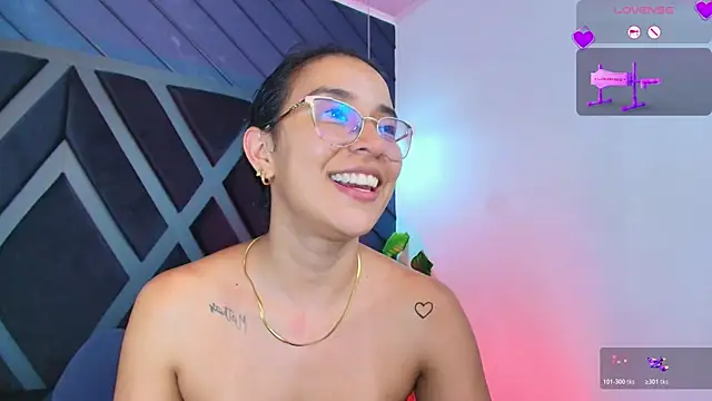 zoe martins  online show from 04/30/26, 08:57