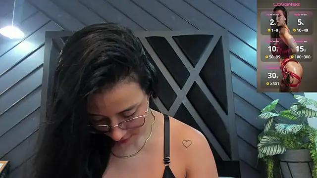 zoe martins  online show from 11/10/25, 05:29