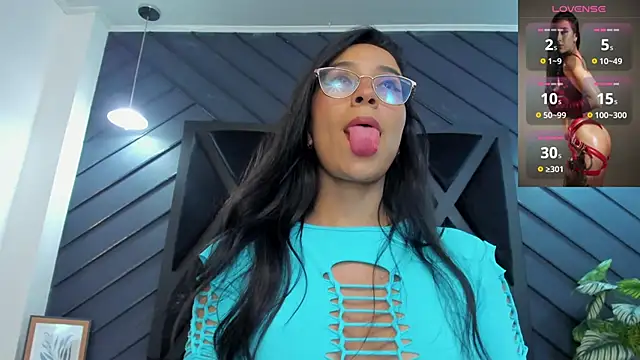 zoe martins  online show from 11/12/25, 05:17