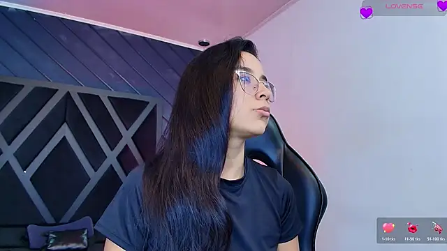 zoe martins  online show from 04/29/26, 05:17