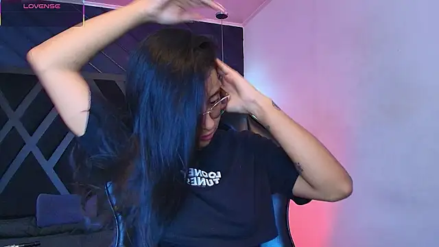 zoe martins  online show from 03/28/26, 05:25