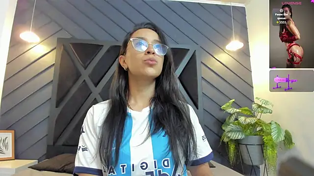 zoe martins  online show from 10/19/25, 05:37