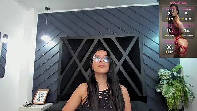 zoe martins  online show from 11/26/25, 05:35