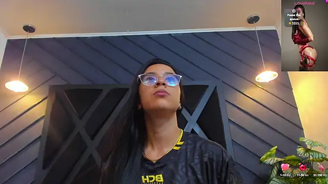 zoe martins  online show from 10/16/25, 05:21