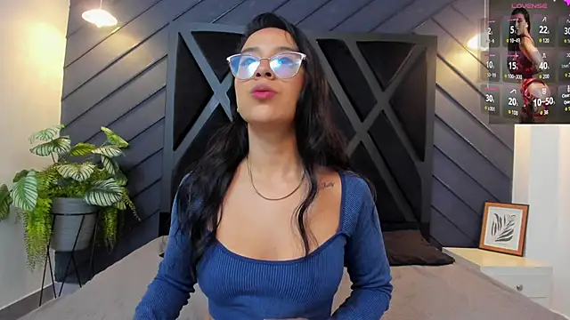 zoe martins  online show from 10/13/25, 05:36