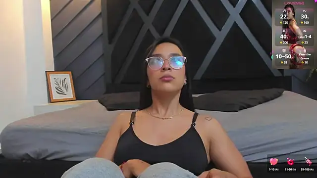 zoe martins  online show from 10/14/25, 05:24