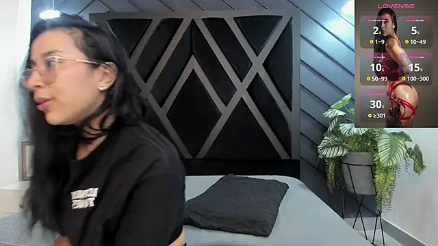 zoe martins  online show from 11/13/25, 05:28