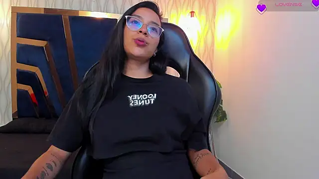 zoe martins  online show from 02/12/26, 05:23