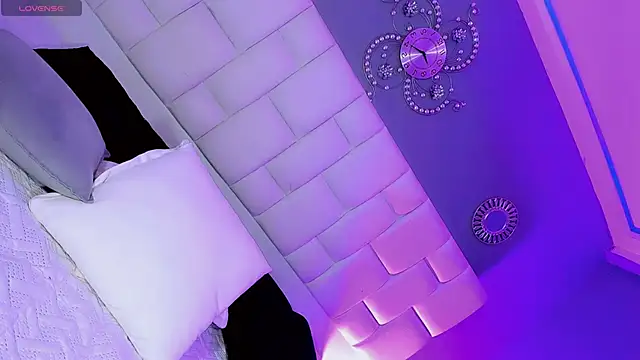 lucy darkangel online show from 04/15/26, 06:30