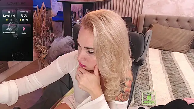 FreeBerryMILF online show from 12/14/25, 08:36