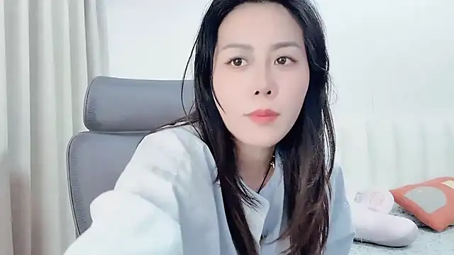 Eve5215 online show from 05/03/26, 11:37