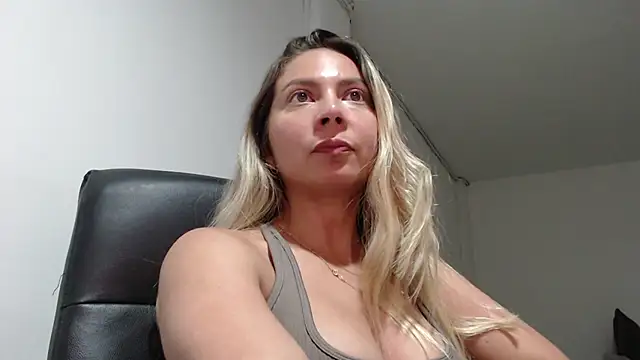 manelyk 17 online show from 03/03/26, 11:12