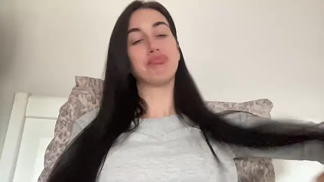 Snapshot of Talyo19 chatting on 10/16/25, 10:23 Talyo19 online show from 10/16/25, 10:23