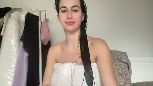 Snapshot of Talyo19 chatting on 11/21/25, 11:20 Talyo19 online show from 11/21/25, 11:20