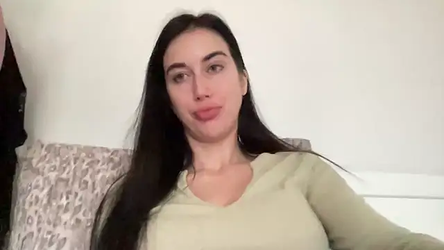 Snapshot of Talyo19 chatting on 11/16/25, 12:43 Talyo19 online show from 11/16/25, 12:43