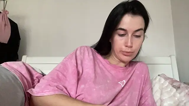 Snapshot of Talyo19 chatting on 10/24/25, 09:19 Talyo19 online show from 10/24/25, 09:19