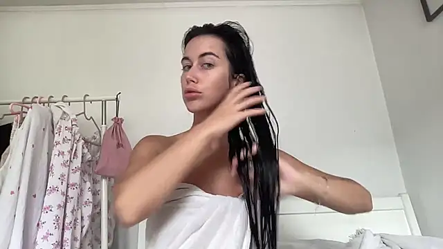 Snapshot of Talyo19 chatting on 09/13/25, 10:37 Talyo19 online show from 09/13/25, 10:37