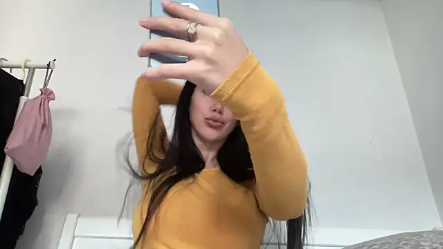 Snapshot of Talyo19 chatting on 10/28/25, 12:48 Talyo19 online show from 10/28/25, 12:48