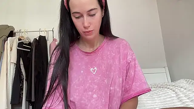 Snapshot of Talyo19 chatting on 10/22/25, 09:20 Talyo19 online show from 10/22/25, 09:20