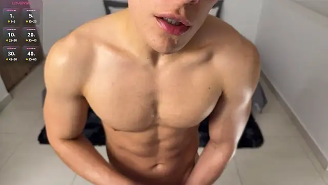 Snapshot of Maxx_Lancaster chatting on 04/19/26, 03:02 Maxx Lancaster online show from 04/19/26, 03:02