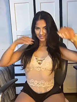 chicachocolate01 online show from 10/04/25, 07:37