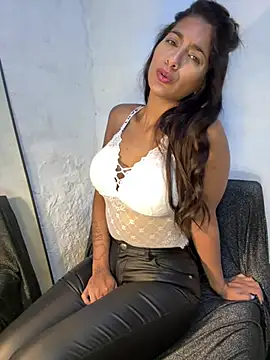 chicachocolate01 online show from 01/12/26, 02:18