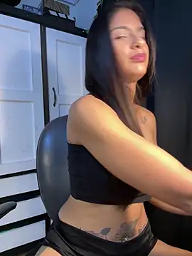 chicachocolate01 online show from 12/14/25, 07:08