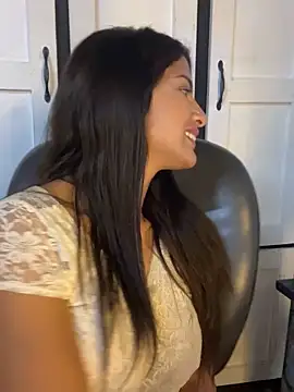 chicachocolate01 online show from 09/26/25, 11:44