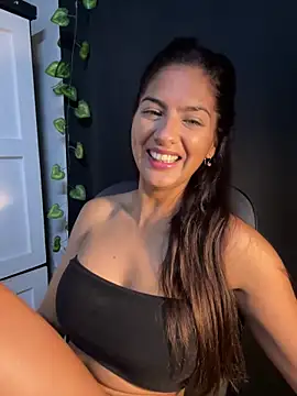 chicachocolate01 online show from 02/05/26, 08:43